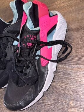 Nike Huarache men's Black and Hot Pink Athletic Sneakers with White Sole